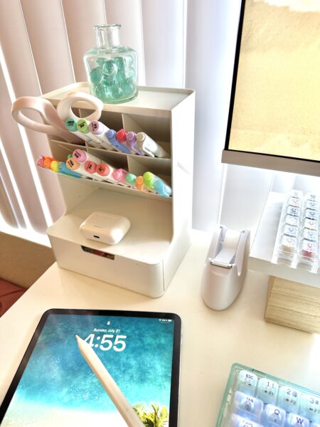 white-aesthetic-desk-organizer-pen-markers-caddy